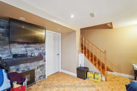 2168 St. Clair Avenue, ON M6N 5C1