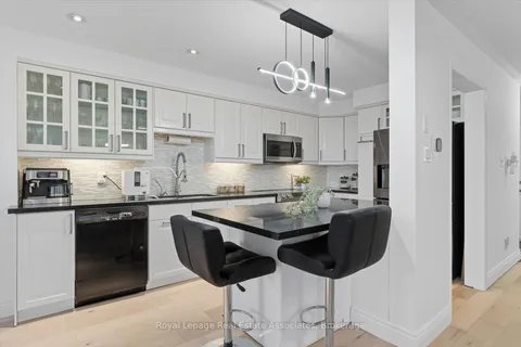 443 Stonetree Court, ON L5B 4H3