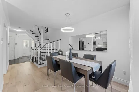 443 Stonetree Court, ON L5B 4H3