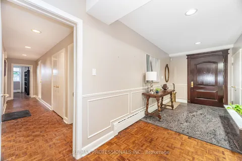 32 Edenbrook Hill, ON M9A 3Z6