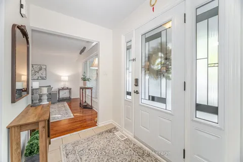 17 Malcolm Crescent, ON L6S 3C7