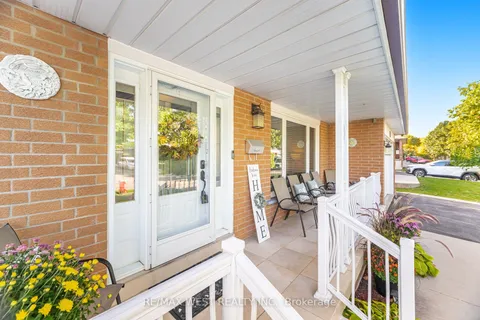 17 Malcolm Crescent, ON L6S 3C7