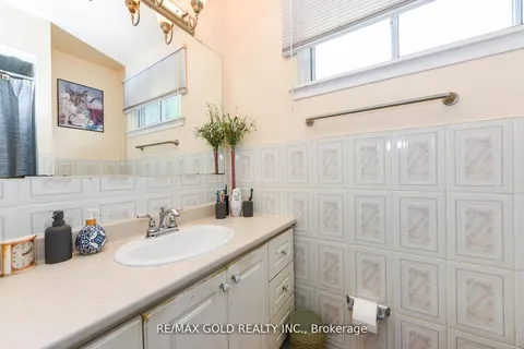 3507 Laddie Crescent, ON L4T 1N2