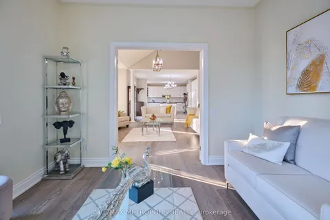 4 Champion Court, ON L6Y 5G9