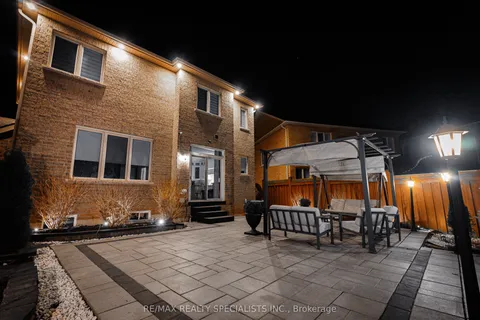 174 Milkweed Way, ON L6L 0A4