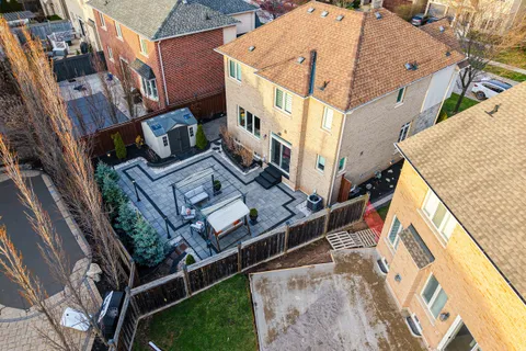 174 Milkweed Way, ON L6L 0A4