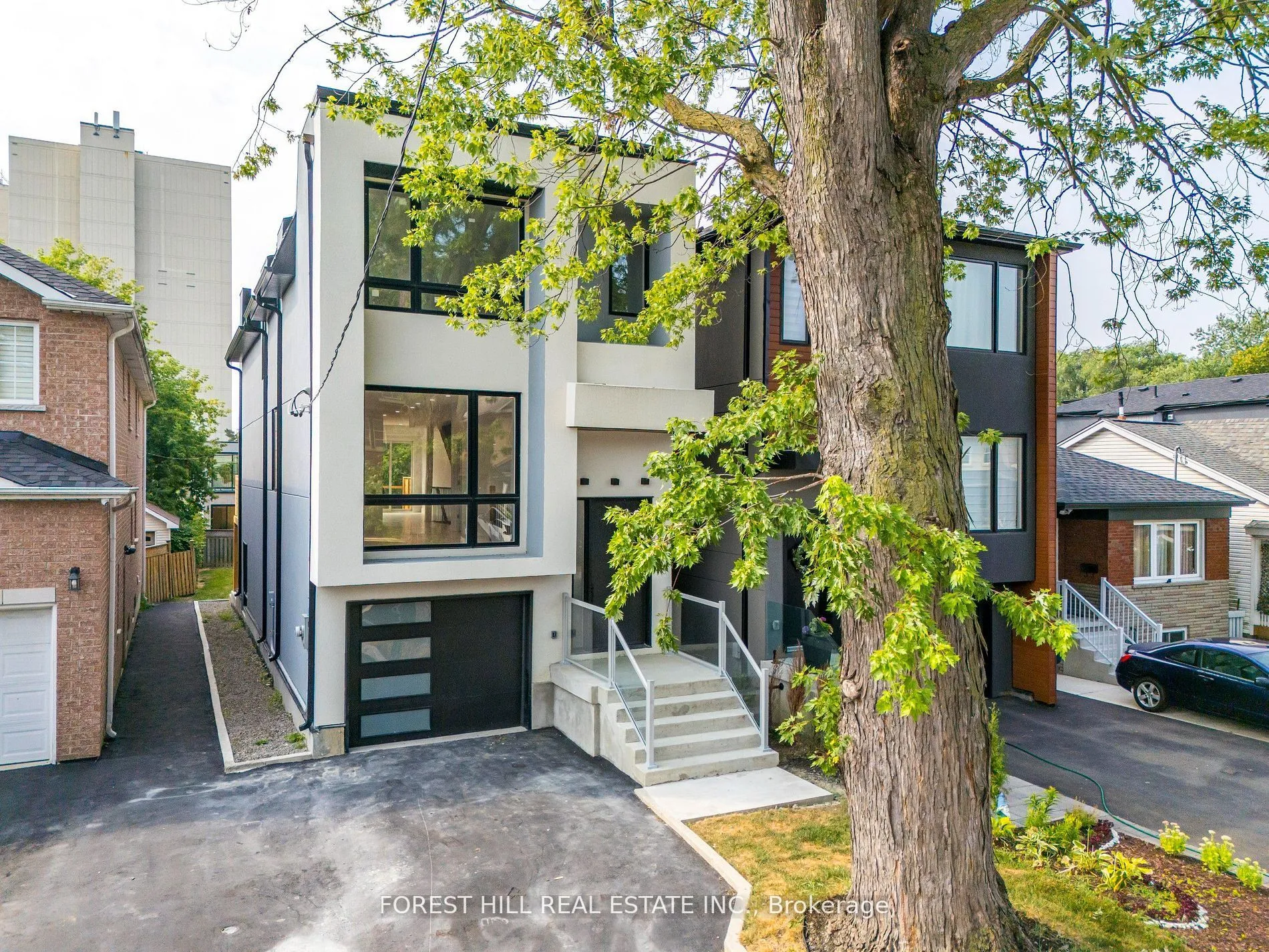 19 Simpson Avenue, ON M8Z 1C9