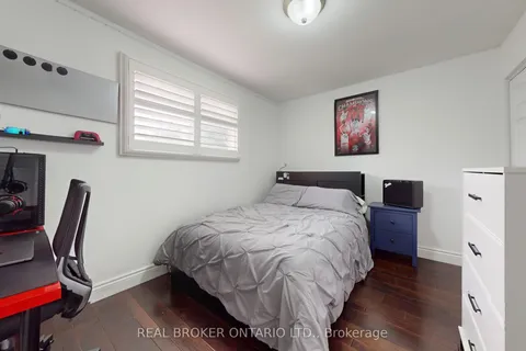 729 Willow Avenue, ON L9T 3E5