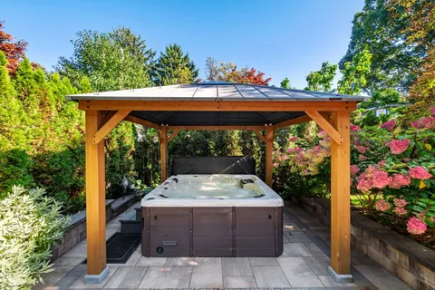 36 Anderson Street, ON L6K 1A5