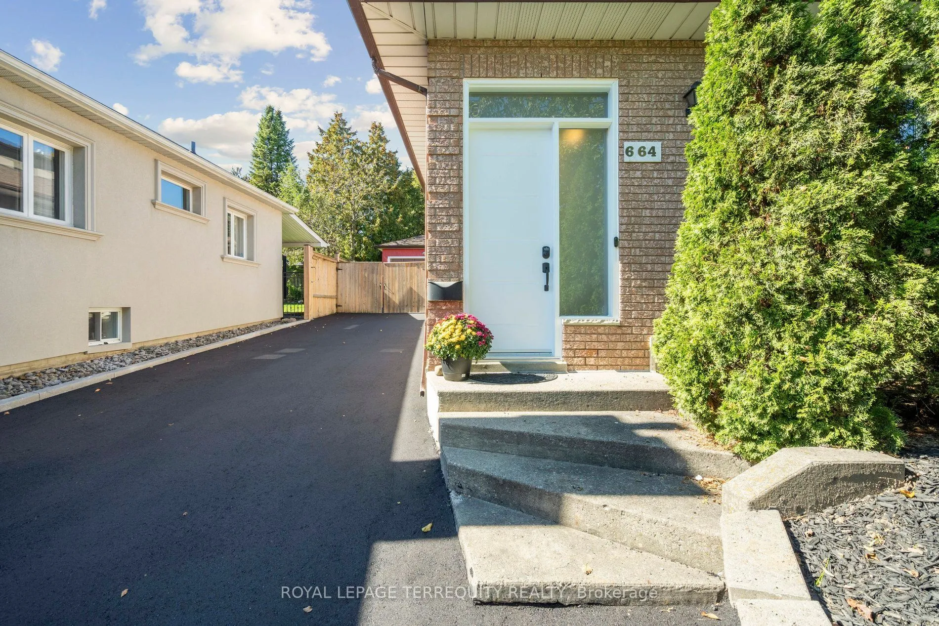 664 Scarlett Road, ON M9P 2T1