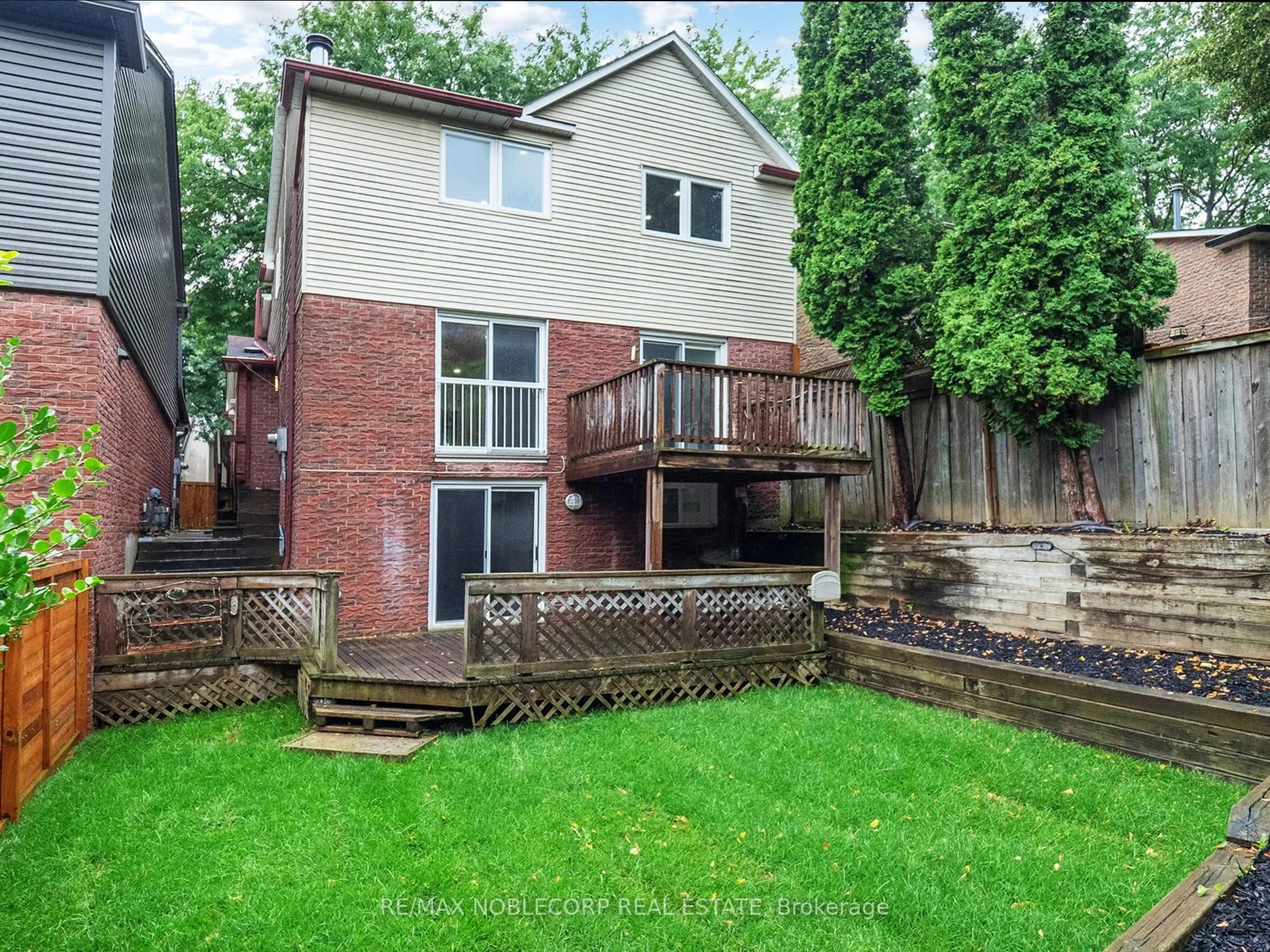 892 Sweetwater Crescent, ON L5H 4A8