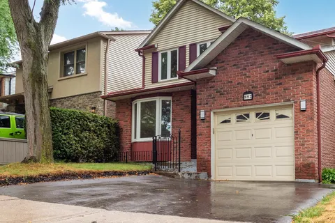 892 Sweetwater Crescent, ON L5H 4A8