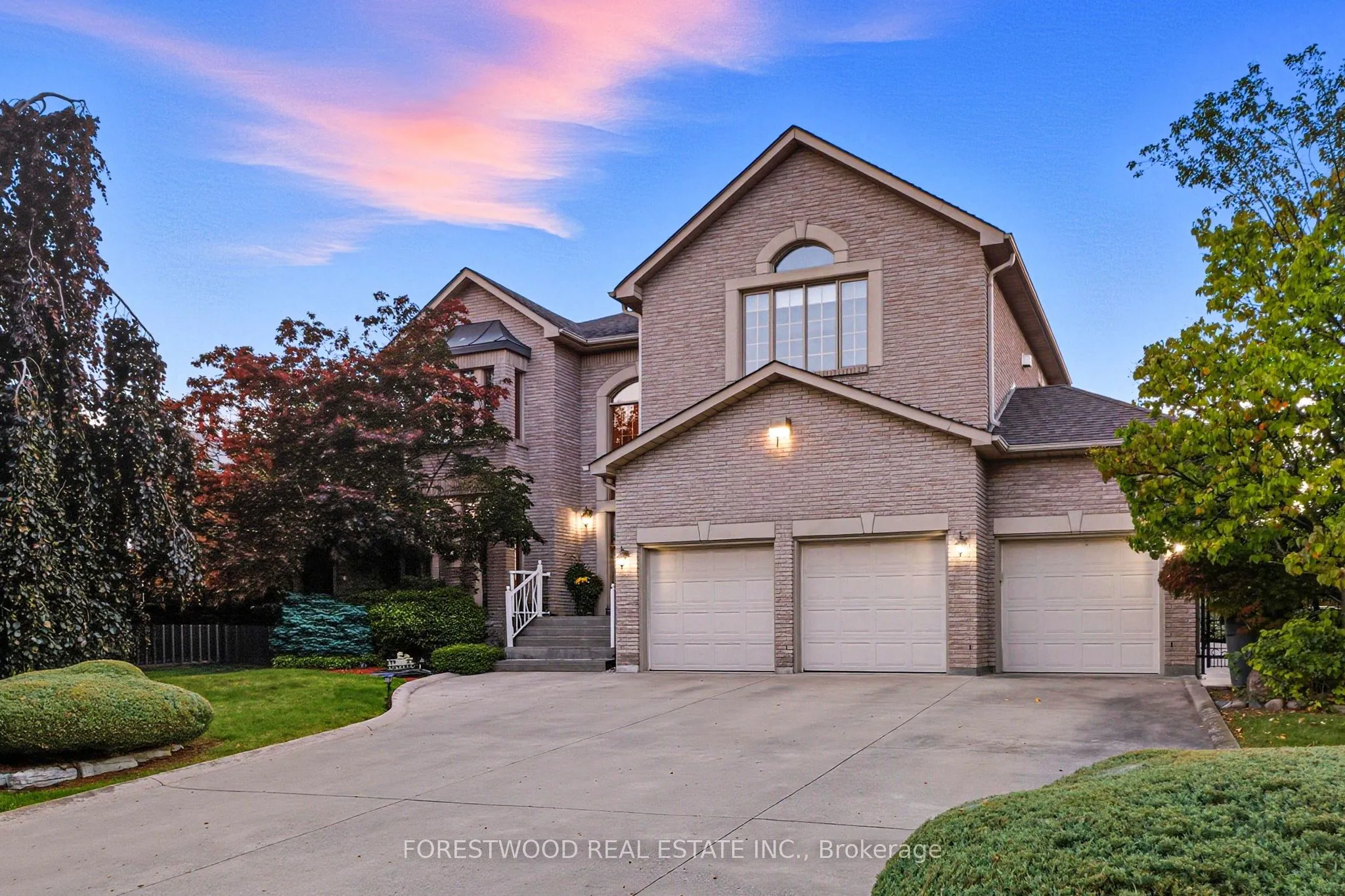 971 Lovingston Crescent, ON L4W 3V7