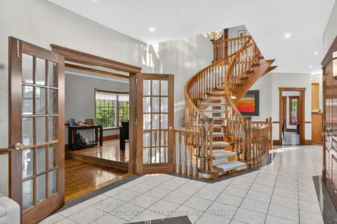 971 Lovingston Crescent, ON L4W 3V7