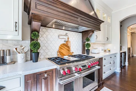 41 Burlwood Road, ON L6P 4E8