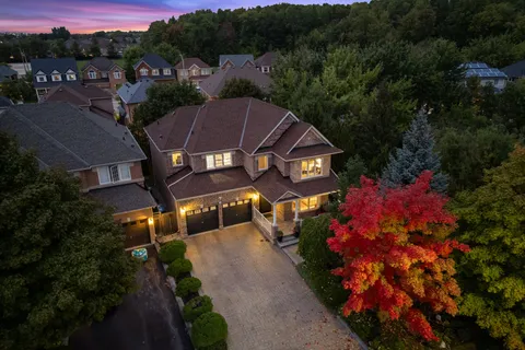 3859 Pondview Way, ON L5N 8K1