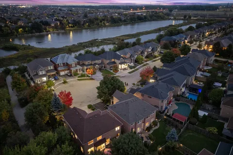 3859 Pondview Way, ON L5N 8K1