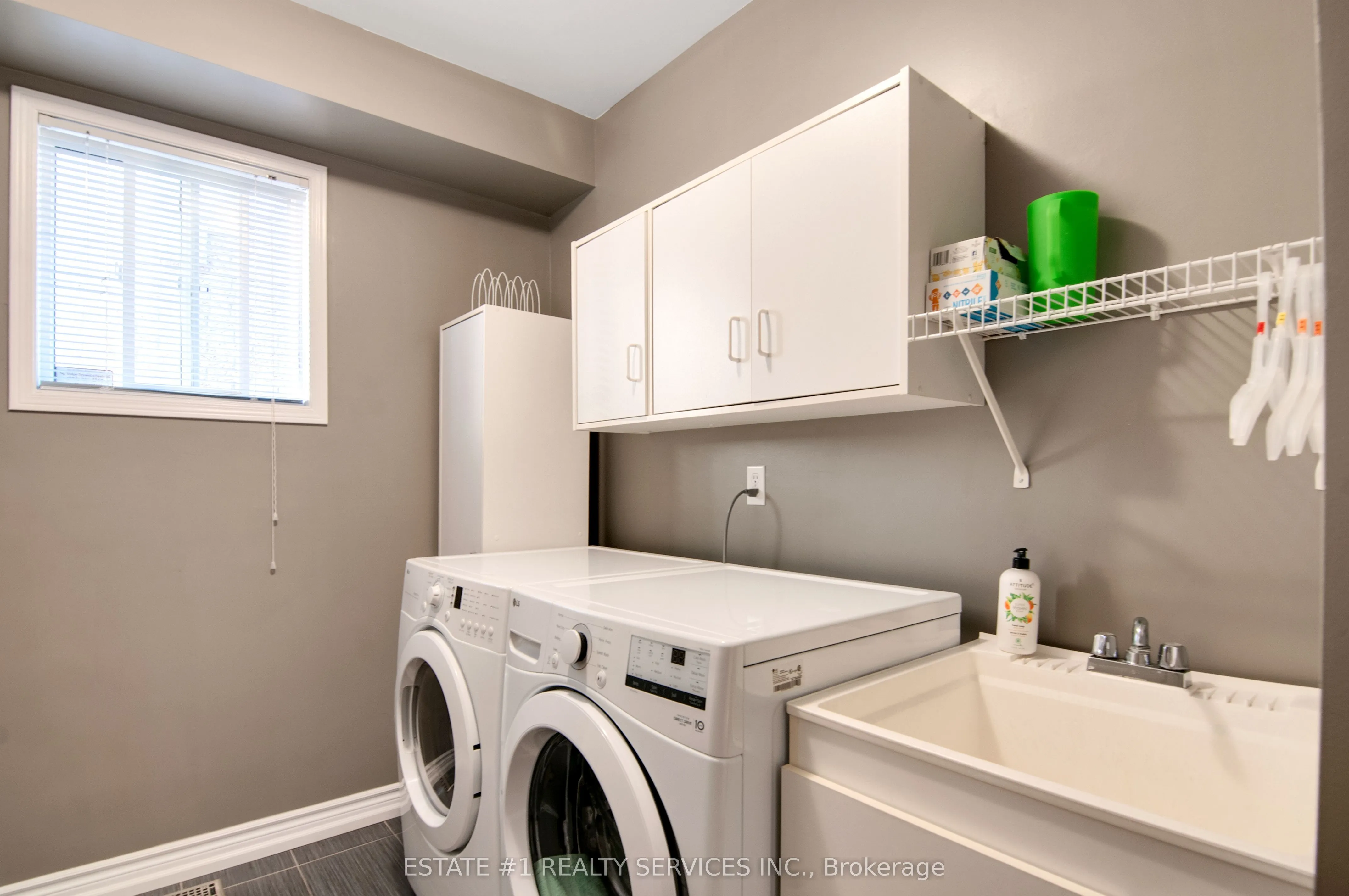 102 Cresthaven Road, ON L7A 1J4