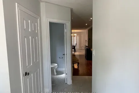 18 Archbury Circle, ON L7E 2H7