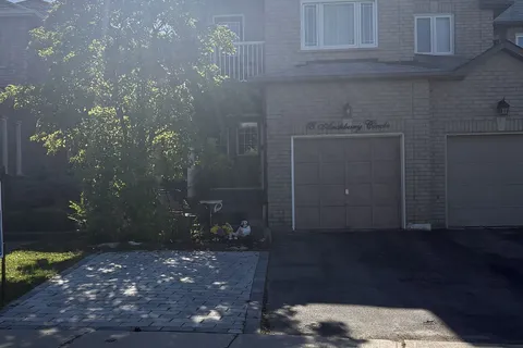 18 Archbury Circle, ON L7E 2H7