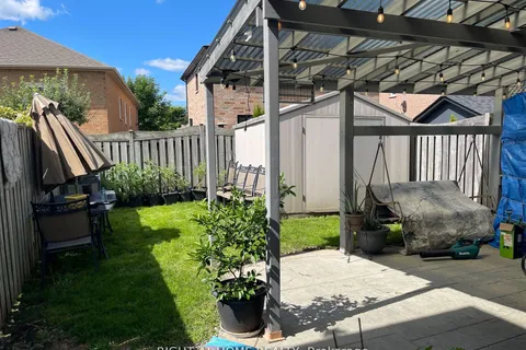 18 Archbury Circle, ON L7E 2H7