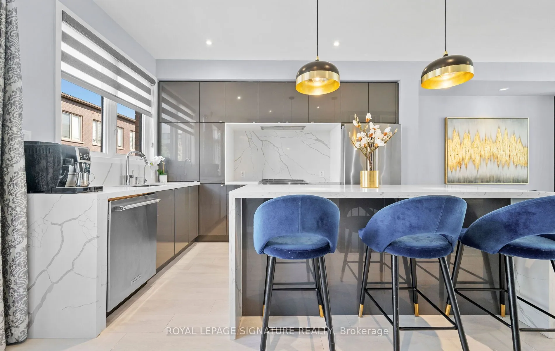 173 Sabina Drive, ON L6H 0L4