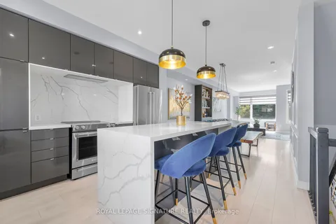 173 Sabina Drive, ON L6H 0L4