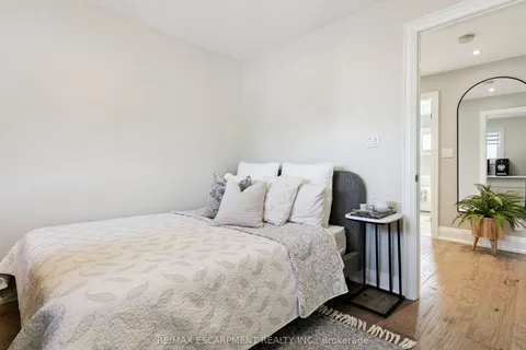 2683 Kingsberry Crescent, ON L5B 2K6