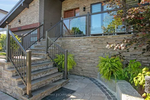 2683 Kingsberry Crescent, ON L5B 2K6