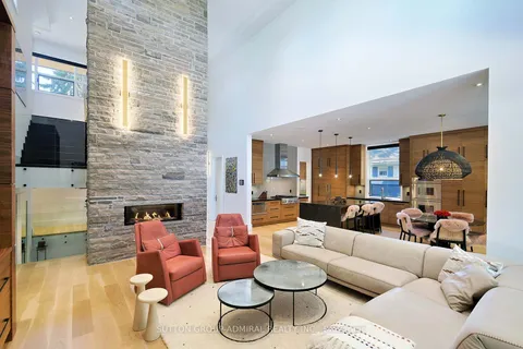 211 Glenview Drive, ON L5G 2N7