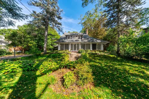 1173 Queen Victoria Avenue, ON L5H 3H2