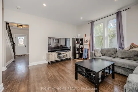 126 Poplar Avenue, ON L7J 2E2