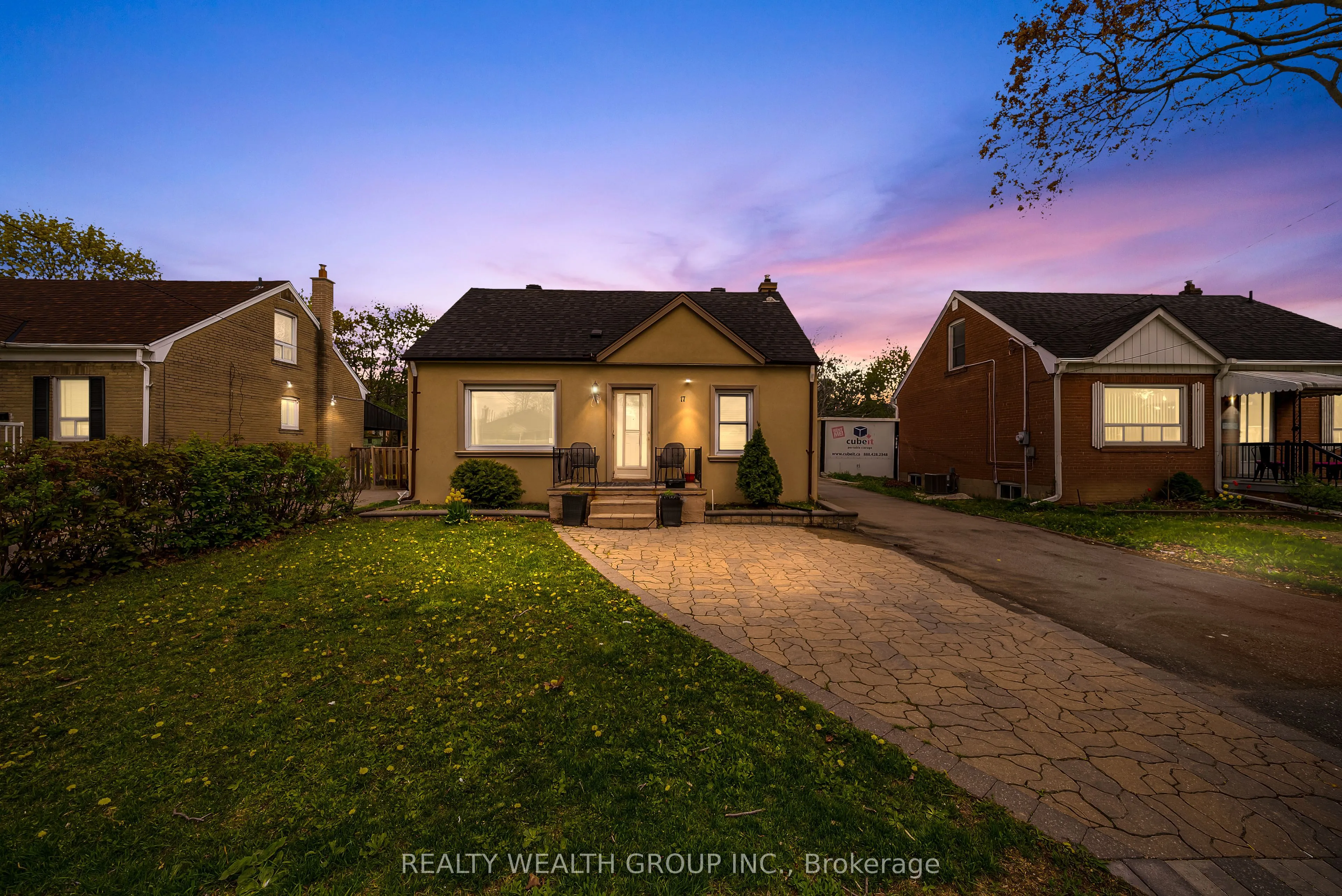 17 Haymarket Road, ON M3L 1H3