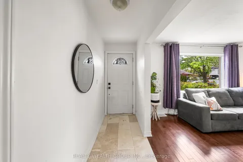 17 Haymarket Road, ON M3L 1H3