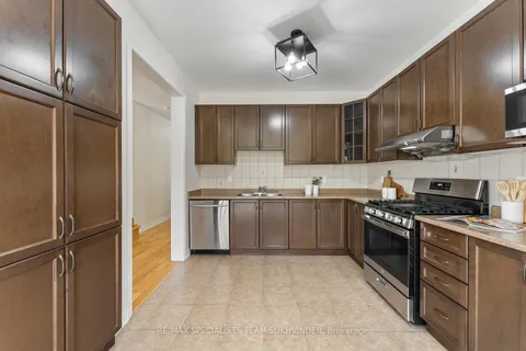 42 Arrowpoint Drive, ON L6Y 0Y8