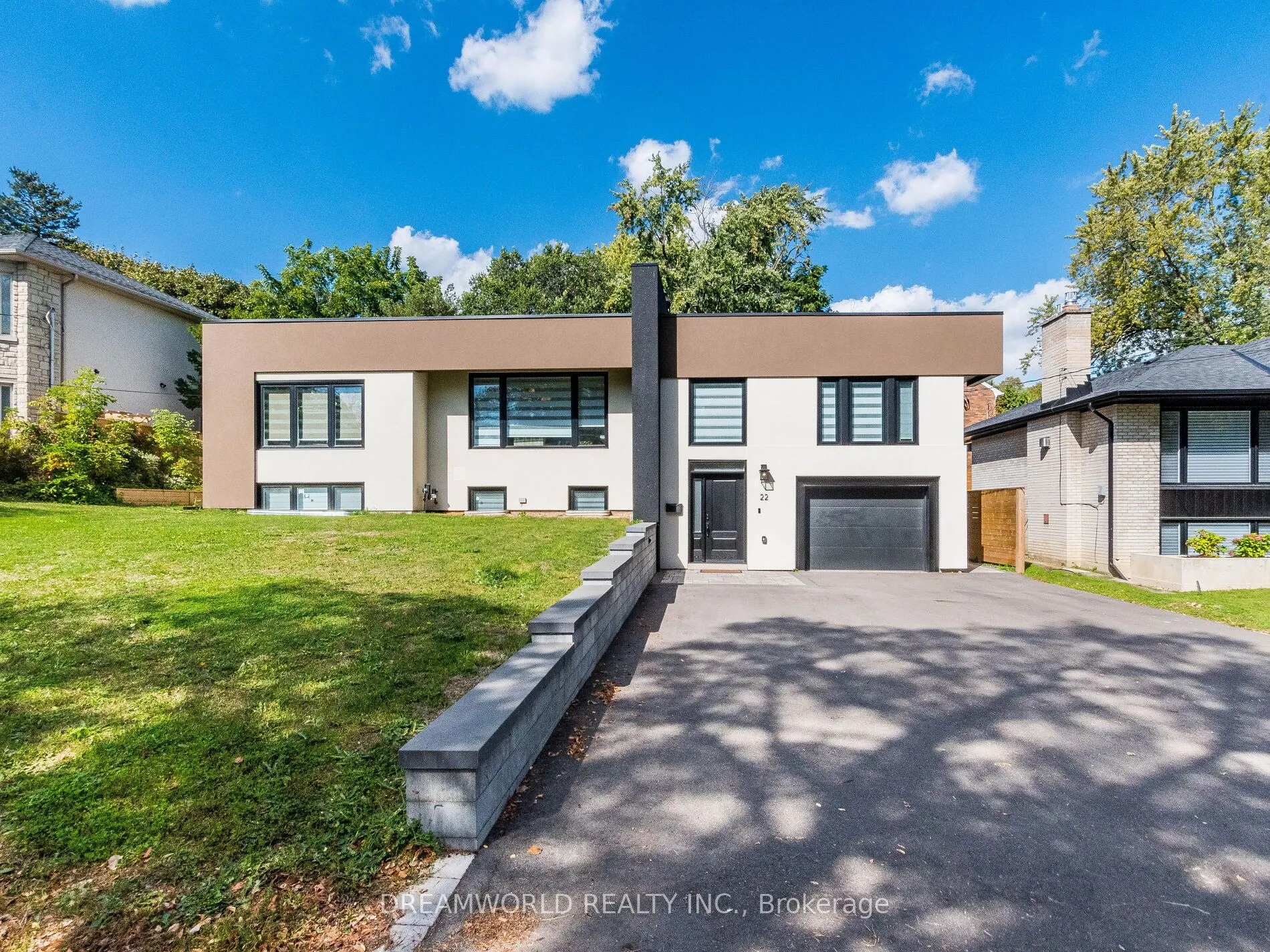 22 Yorkleigh Avenue, ON M9P 1Y4