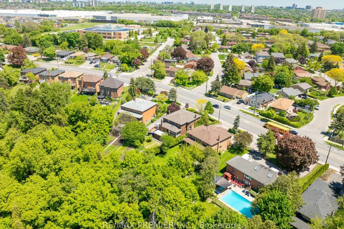 2934 Weston Road, ON M9M 2S7