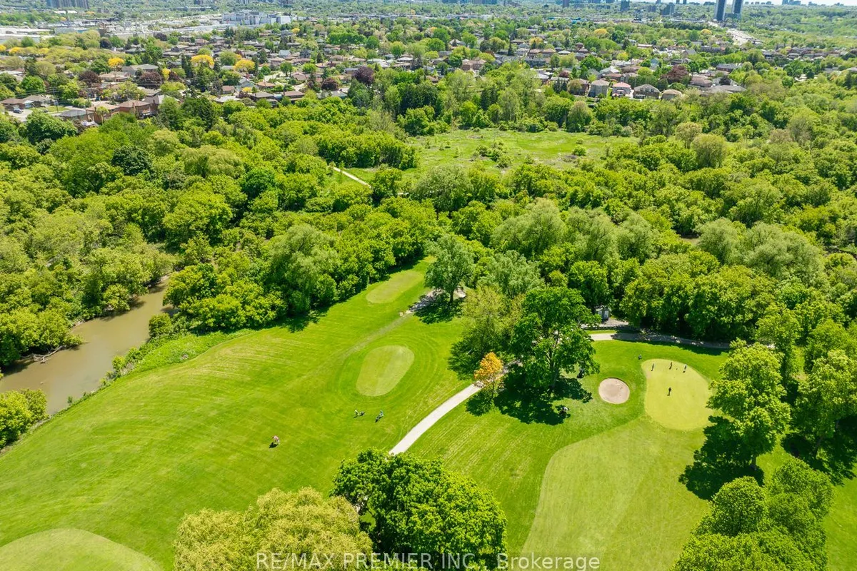 2934 Weston Road, ON M9M 2S7