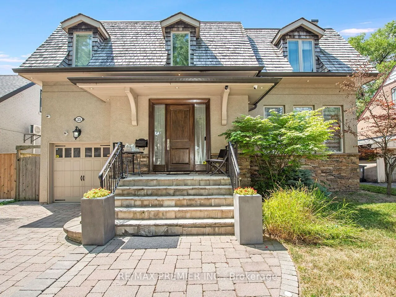 35 Yorkdale Crescent, ON M9M 1C2