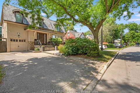 35 Yorkdale Crescent, ON M9M 1C2