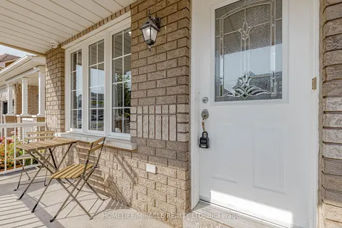 98 Masters Green Crescent, ON L7A 3K5