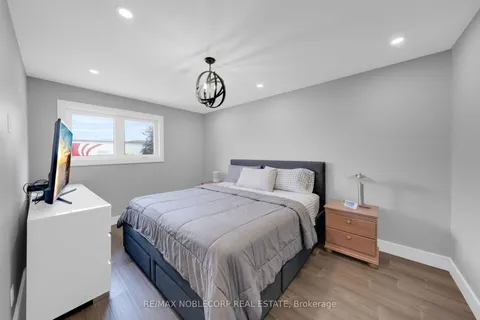 2515 Hensall Street, ON L5A 2T1