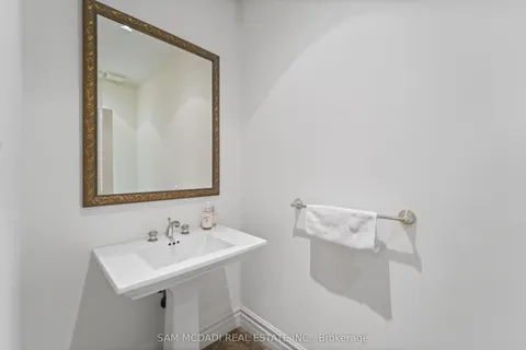 724 Atoka Drive, ON L5H 1Y6