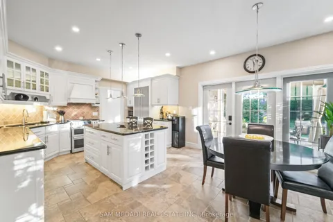 724 Atoka Drive, ON L5H 1Y6