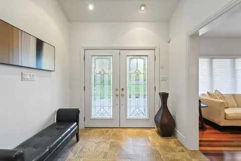 724 Atoka Drive, ON L5H 1Y6