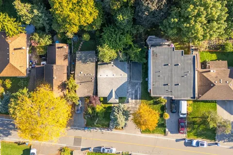 945 BEECHWOOD Avenue, ON L5G 4E3