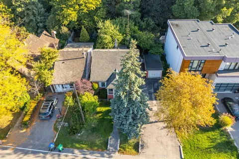 945 BEECHWOOD Avenue, ON L5G 4E3