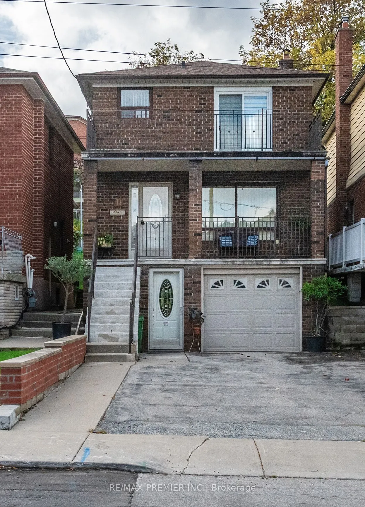 Detached 3 bedroom 3 bathroom at 11 Holmesdale Road in Toronto - MLS# W12450822