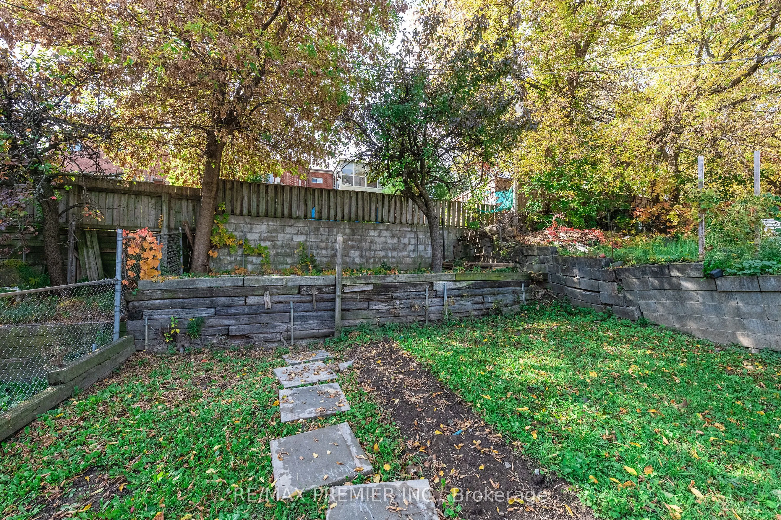Detached interior view at 11 Holmesdale Road Toronto