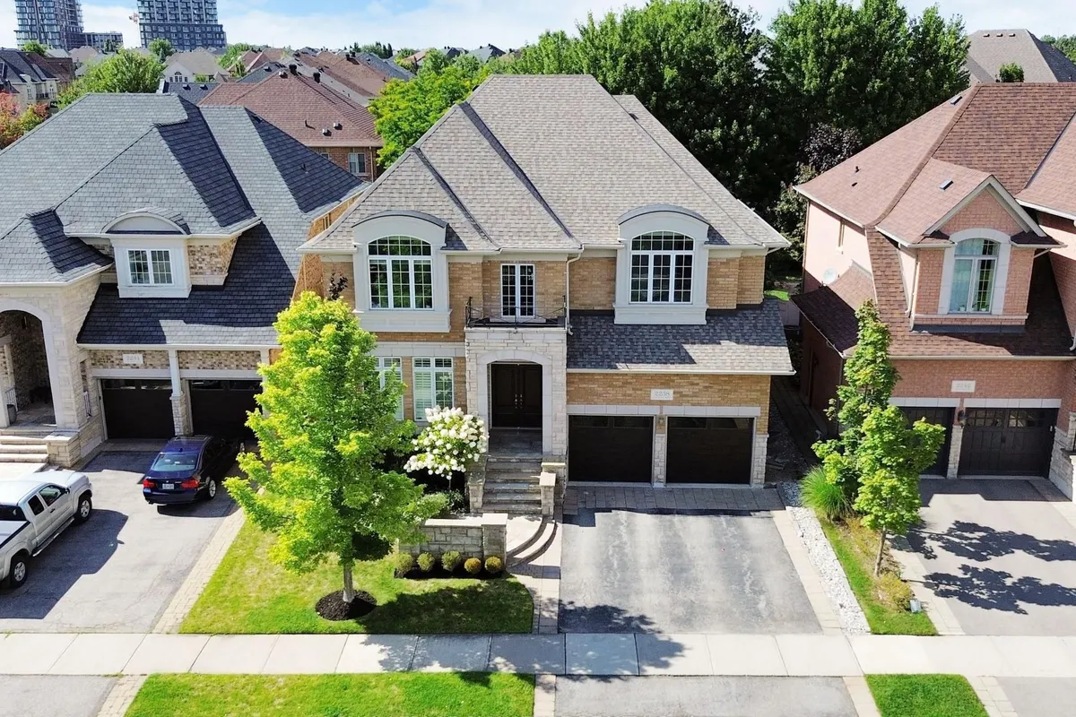 2238 Lyndhurst Drive, ON L6H 7V4